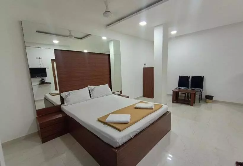 Staymaker Hotel Mayura