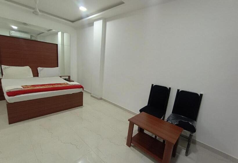 Staymaker Hotel Mayura