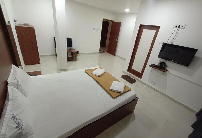 Staymaker Hotel Mayura