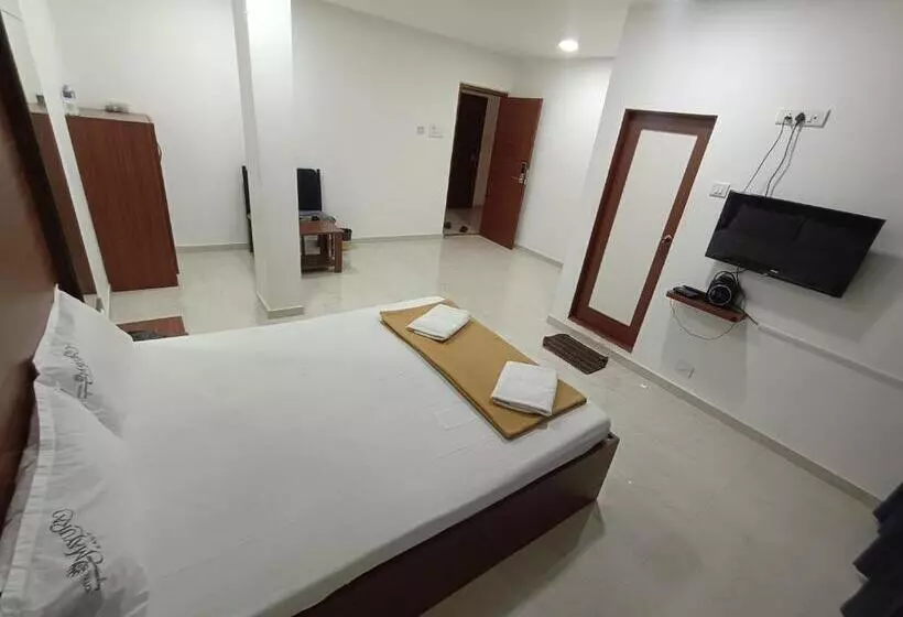 Staymaker Hotel Mayura