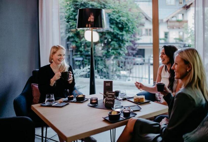 Отель Almhof Alpin Apartments & Spa