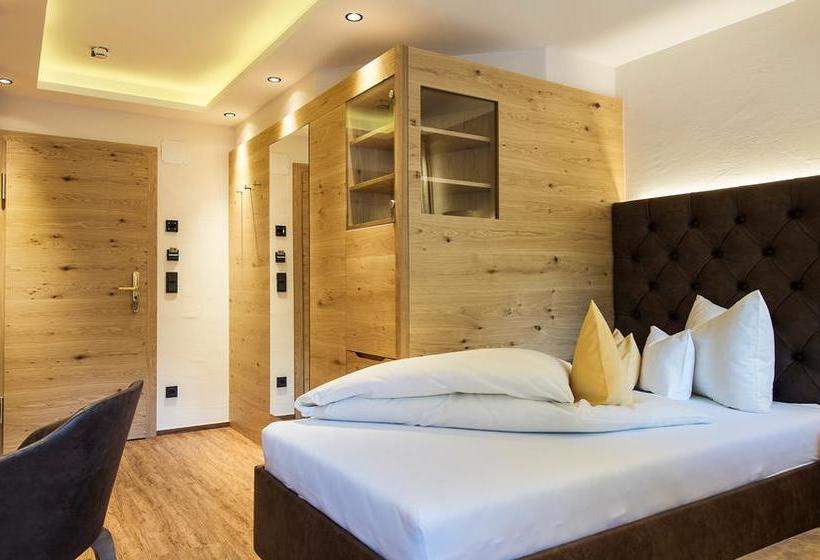 هتل Alpvita Piz Tasna