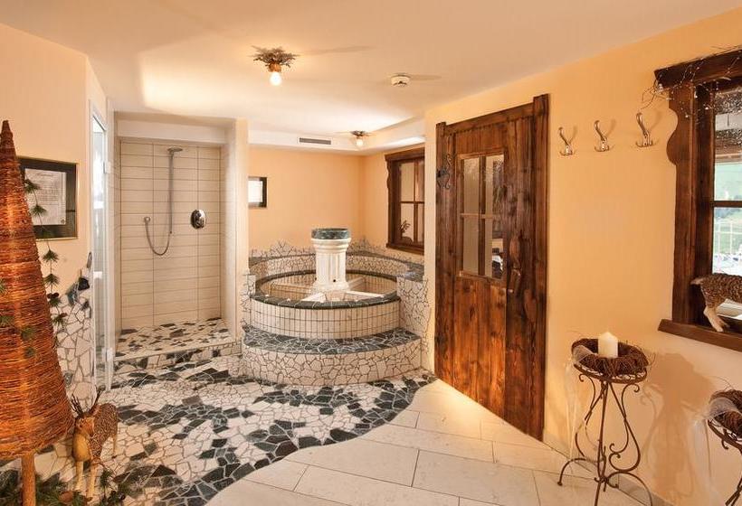 هتل Alpvita Piz Tasna