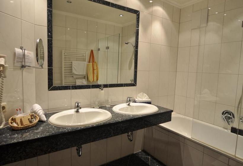 هتل Alpvita Piz Tasna