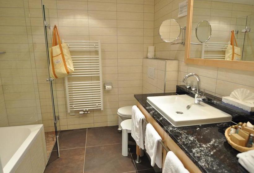 هتل Alpvita Piz Tasna