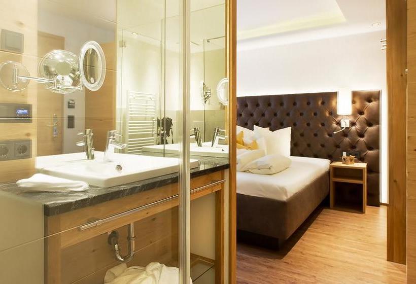 هتل Alpvita Piz Tasna