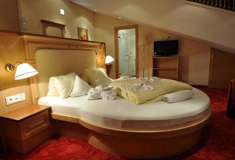 هتل Alpvita Piz Tasna