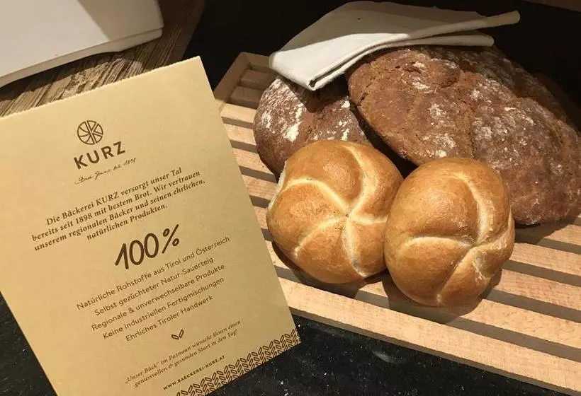 هتل Alpvita Piz Tasna