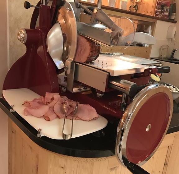 هتل Alpvita Piz Tasna