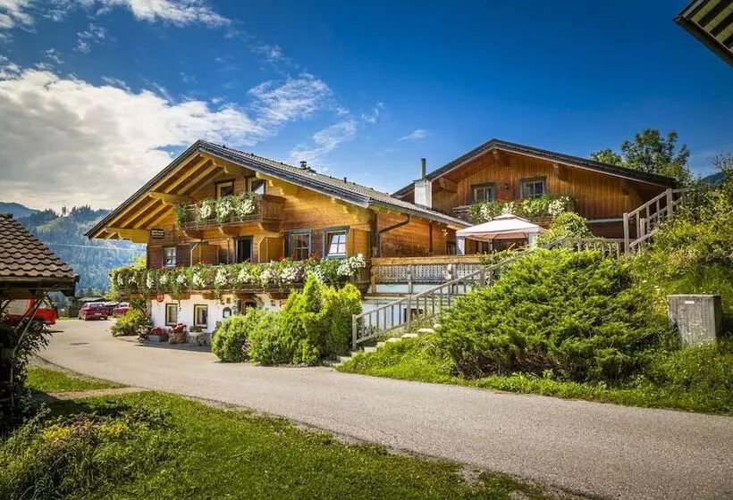 Hotelli Gasthof Pesbichl
