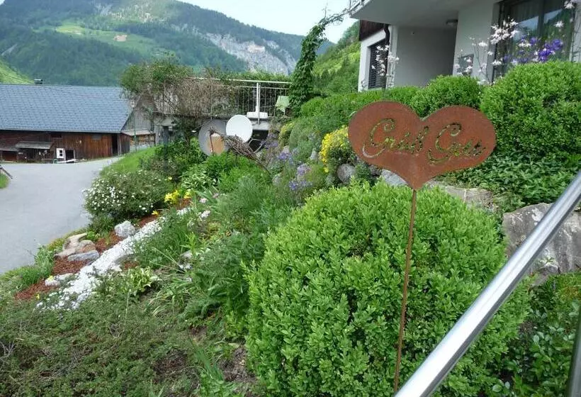 Hotelli Gästehaus Lutz