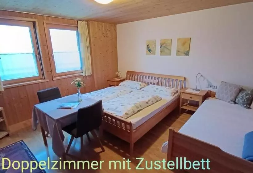 Hotelli Gästehaus Lutz