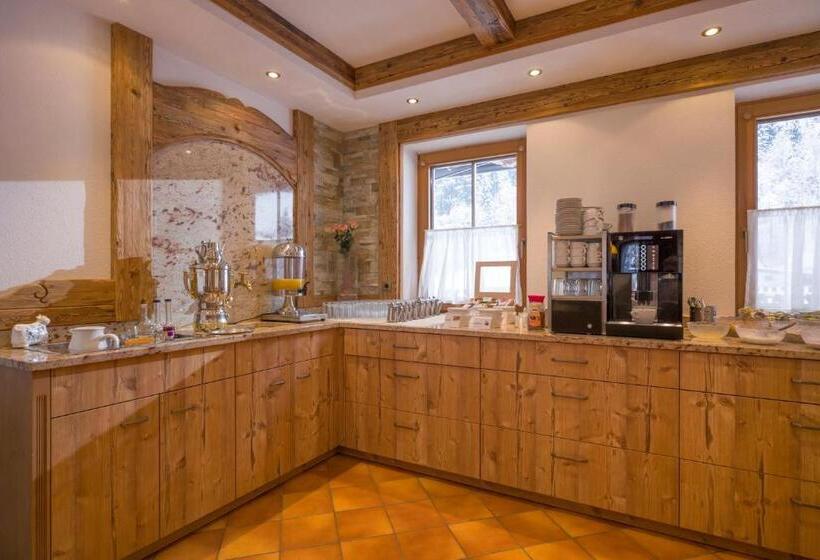 ホテル Gästehaus Schneeberger