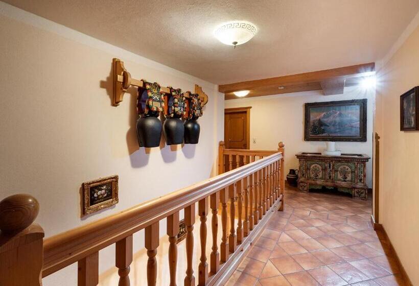 ホテル Gästehaus Schneeberger