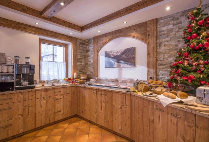 ホテル Gästehaus Schneeberger