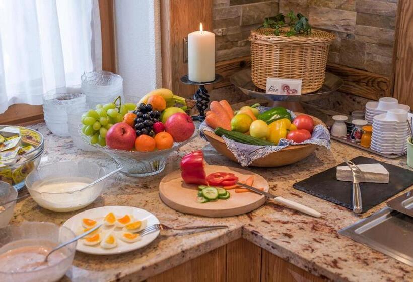 ホテル Gästehaus Schneeberger