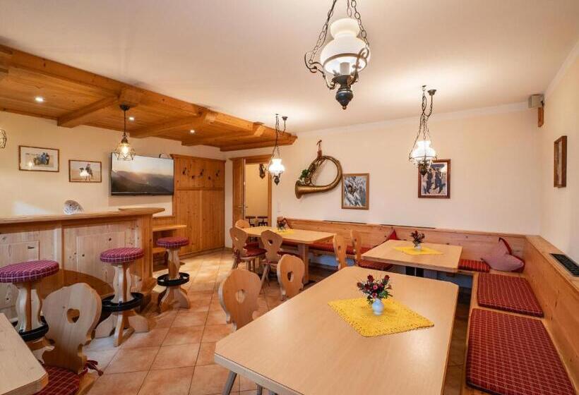 ホテル Gästehaus Schneeberger