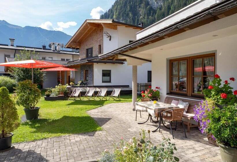 ホテル Gästehaus Schneeberger