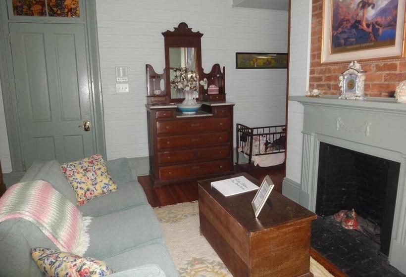 فندق Lake Allatoona Inn