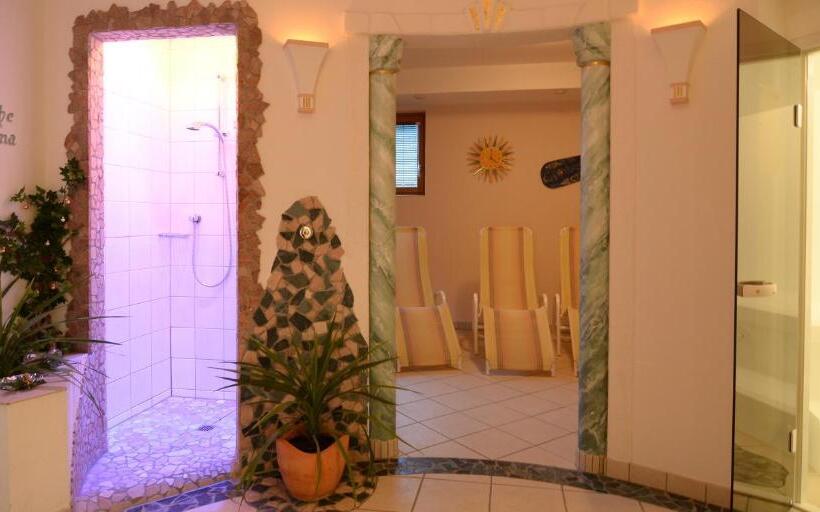 تختخواب و صبحانه Garni Dias