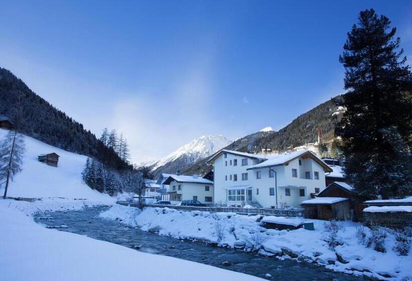 تختخواب و صبحانه Garni Dias