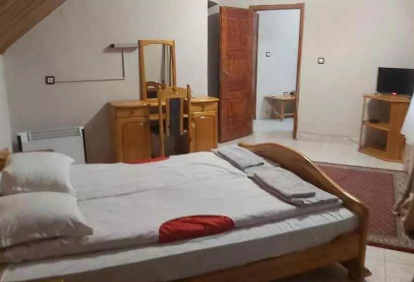 ホテル почивна станция   тец бобов дол