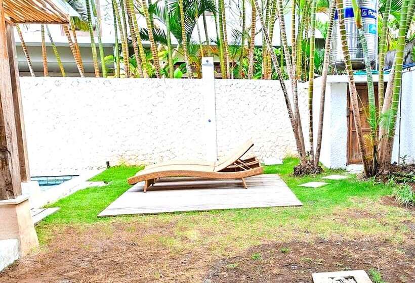 Отель Belvilla Peaceful Retreat Nelayan Beach