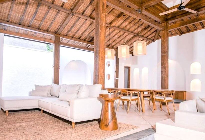 Отель Belvilla Peaceful Retreat Nelayan Beach