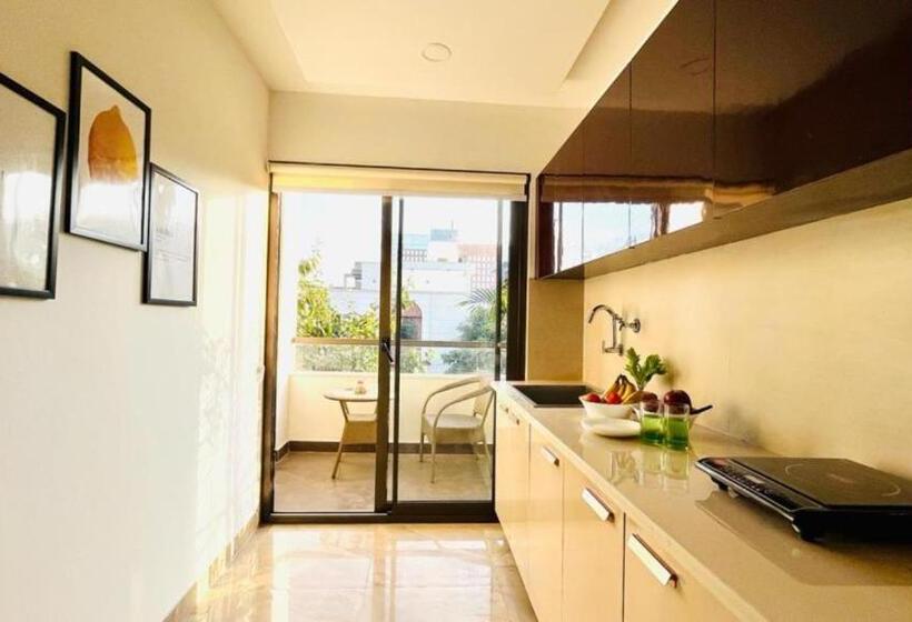 Hotel Bluo Studio3 Dlf Cybercity   Balcony, Gym Tt, Lift