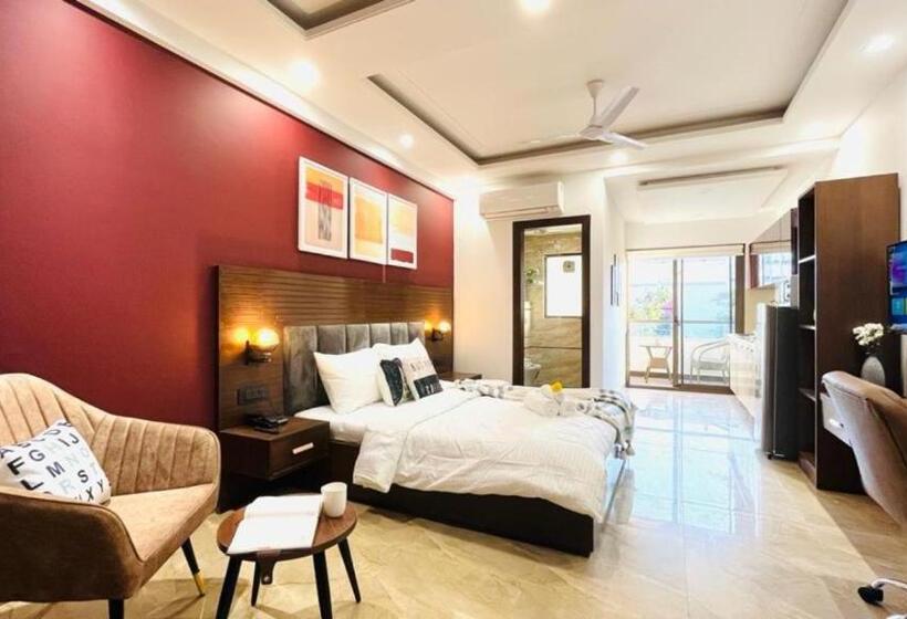 Hotel Bluo Studio3 Dlf Cybercity   Balcony, Gym Tt, Lift