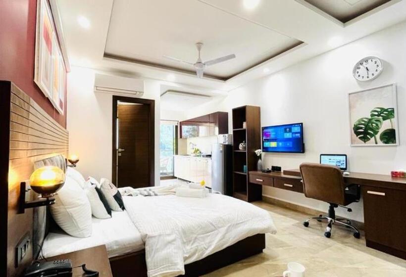 Hotel Bluo Studio3 Dlf Cybercity   Balcony, Gym Tt, Lift