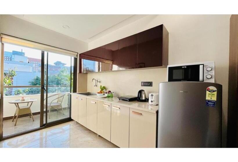 Hotel Bluo Studio3 Dlf Cybercity   Balcony, Gym Tt, Lift