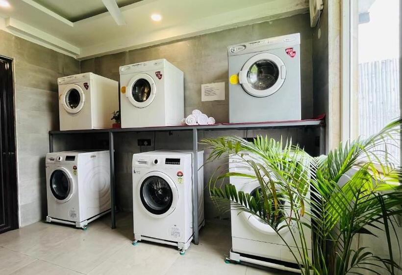 Hotel Bluo Studio3 Dlf Cybercity   Balcony, Gym Tt, Lift