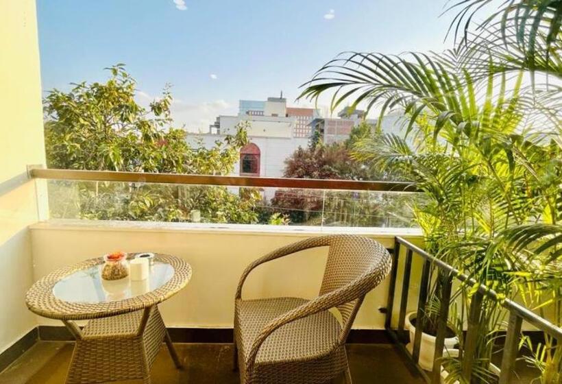 Hotel Bluo Studio3 Dlf Cybercity   Balcony, Gym Tt, Lift