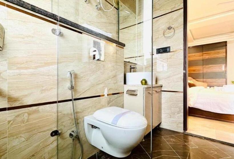 Hotel Bluo Studio3 Dlf Cybercity   Balcony, Gym Tt, Lift