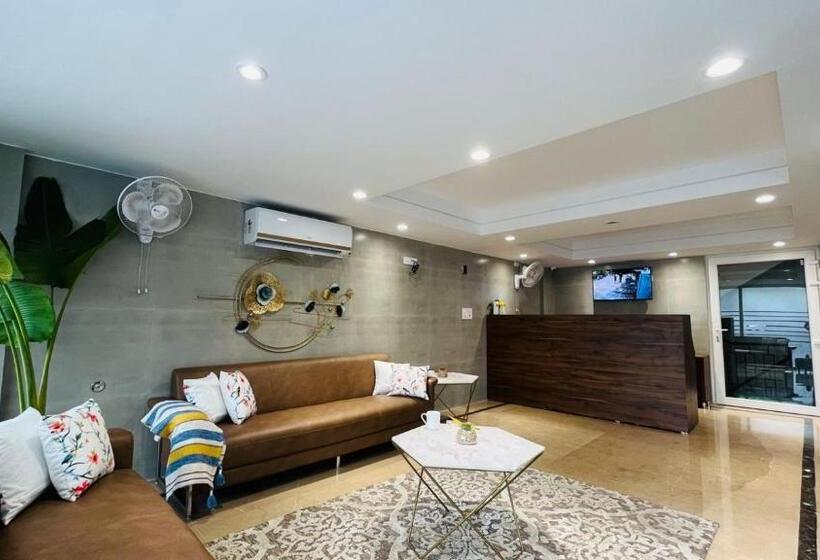 Hotel Bluo Studio3 Dlf Cybercity   Balcony, Gym Tt, Lift