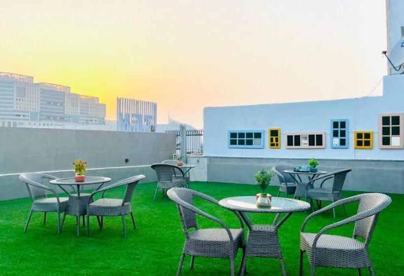 Hotel Bluo Studio3 Dlf Cybercity   Balcony, Gym Tt, Lift