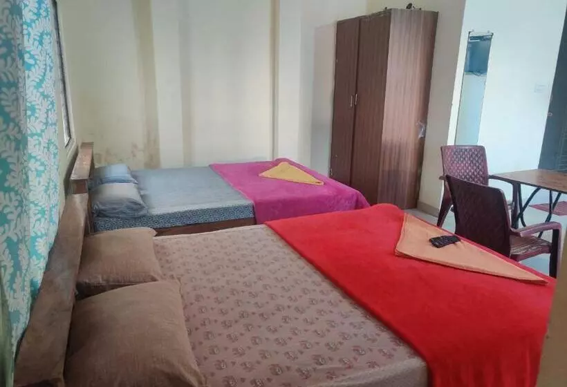 ホテル Oyo Navarang Boarding And Lodging