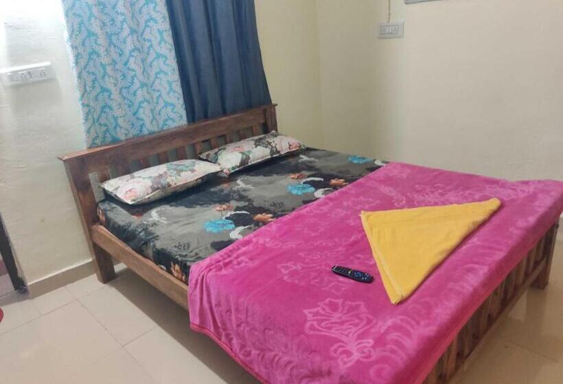 Hotel Oyo Navarang Boarding And Lodging