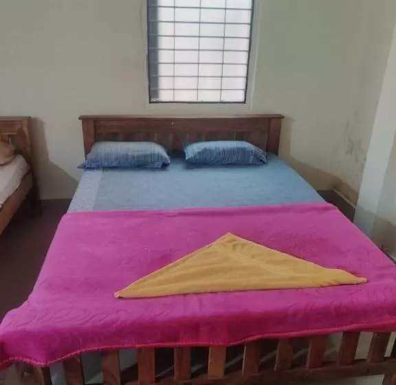 ホテル Oyo Navarang Boarding And Lodging