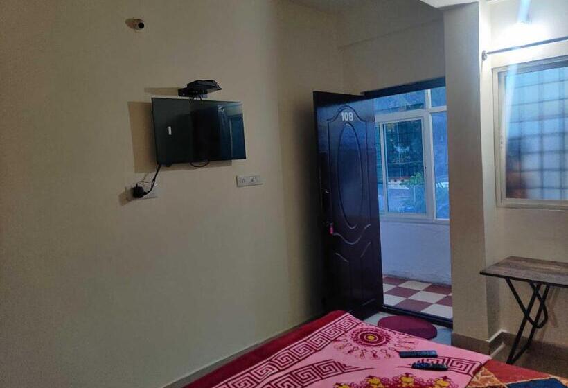 Hotel Oyo Navarang Boarding And Lodging