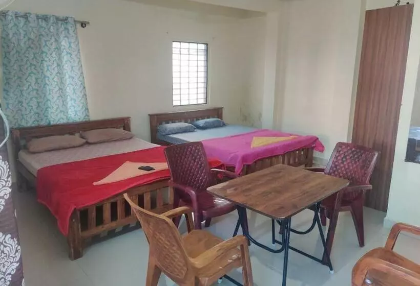 ホテル Oyo Navarang Boarding And Lodging