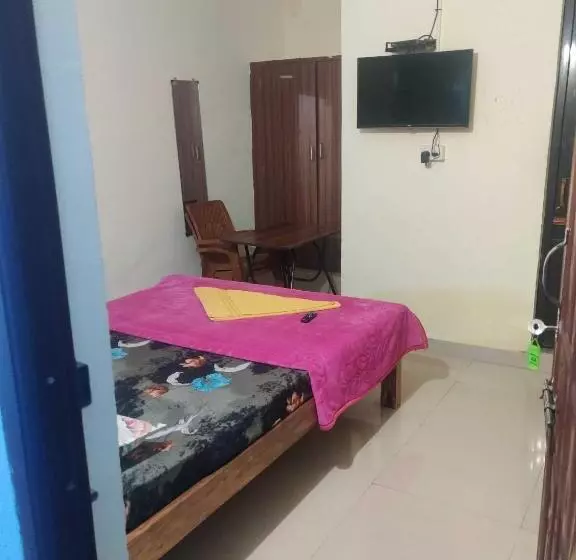 ホテル Oyo Navarang Boarding And Lodging