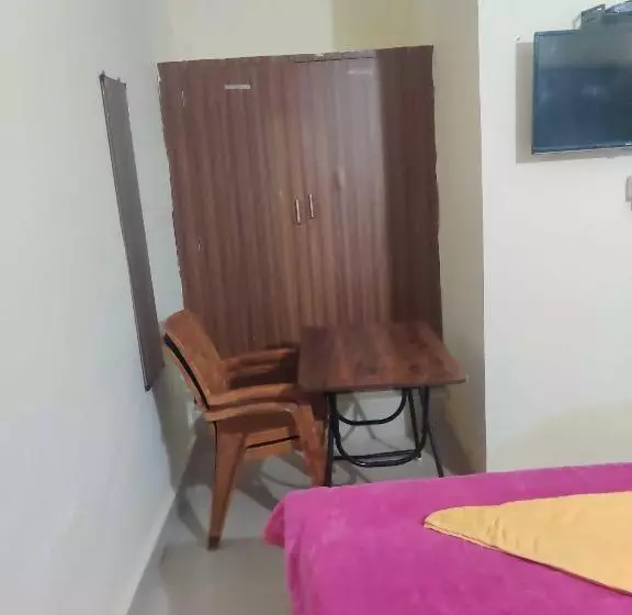 ホテル Oyo Navarang Boarding And Lodging