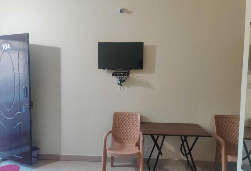 Hotel Oyo Navarang Boarding And Lodging