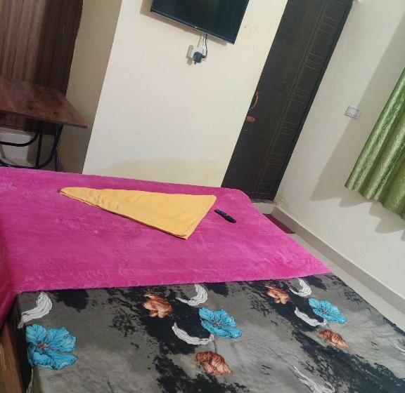 Hotel Oyo Navarang Boarding And Lodging