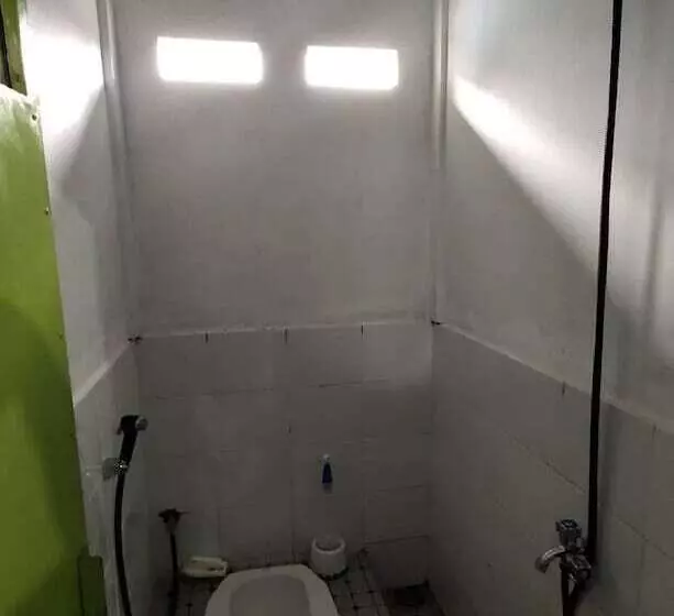 Hotelli Spot On 93326 Pondok Anie Syariah
