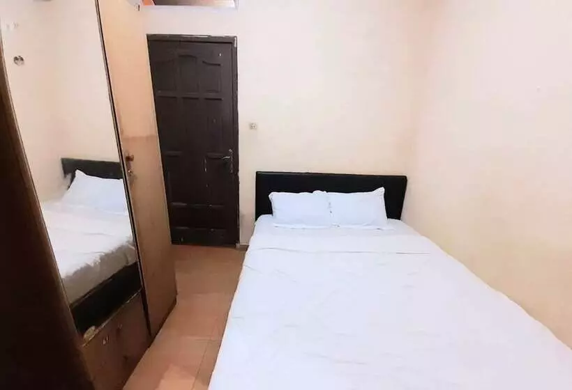 Hotelli Spot On 93326 Pondok Anie Syariah