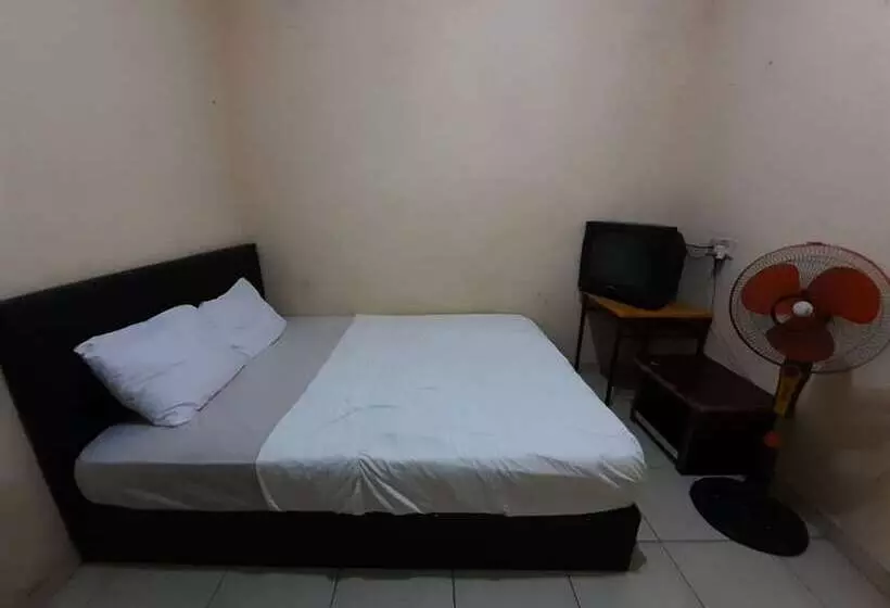 Hotelli Spot On 93326 Pondok Anie Syariah