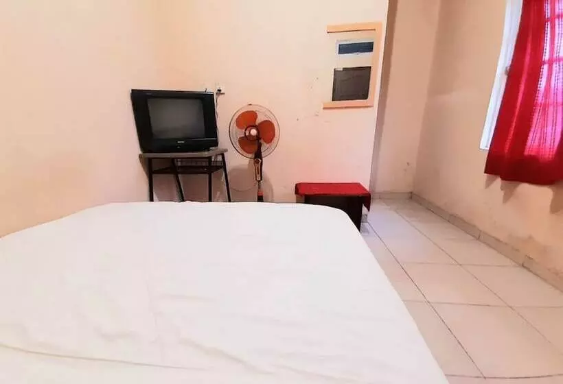 Hotelli Spot On 93326 Pondok Anie Syariah
